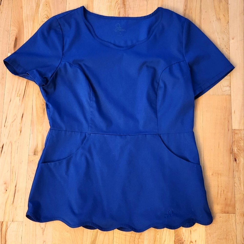 Jaanuu scallop scrub top